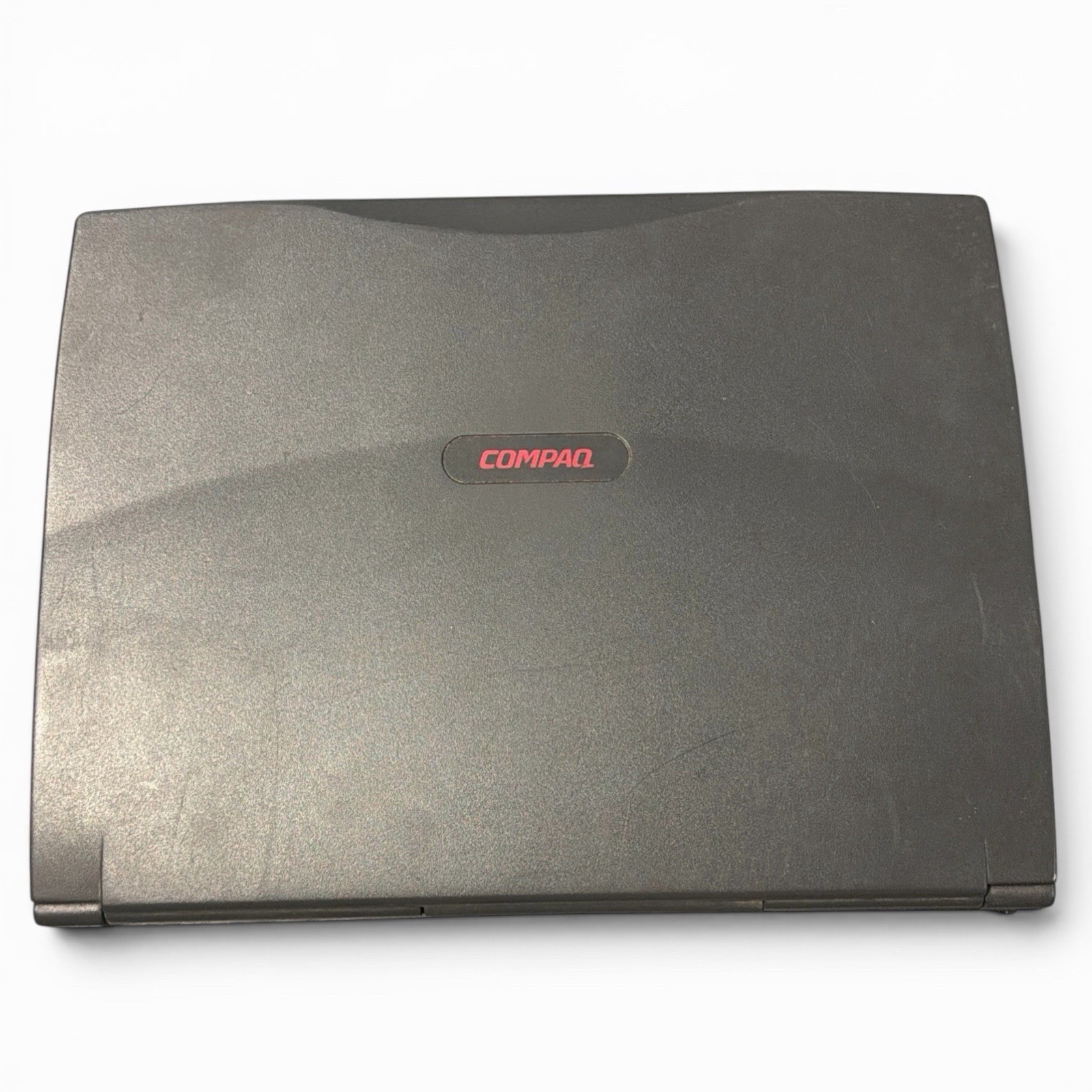 COMPAQ CONTURA 400CX 8.5″ VINTAGE PC LAPTOP SOLD AS-IS (POWERS ON)
