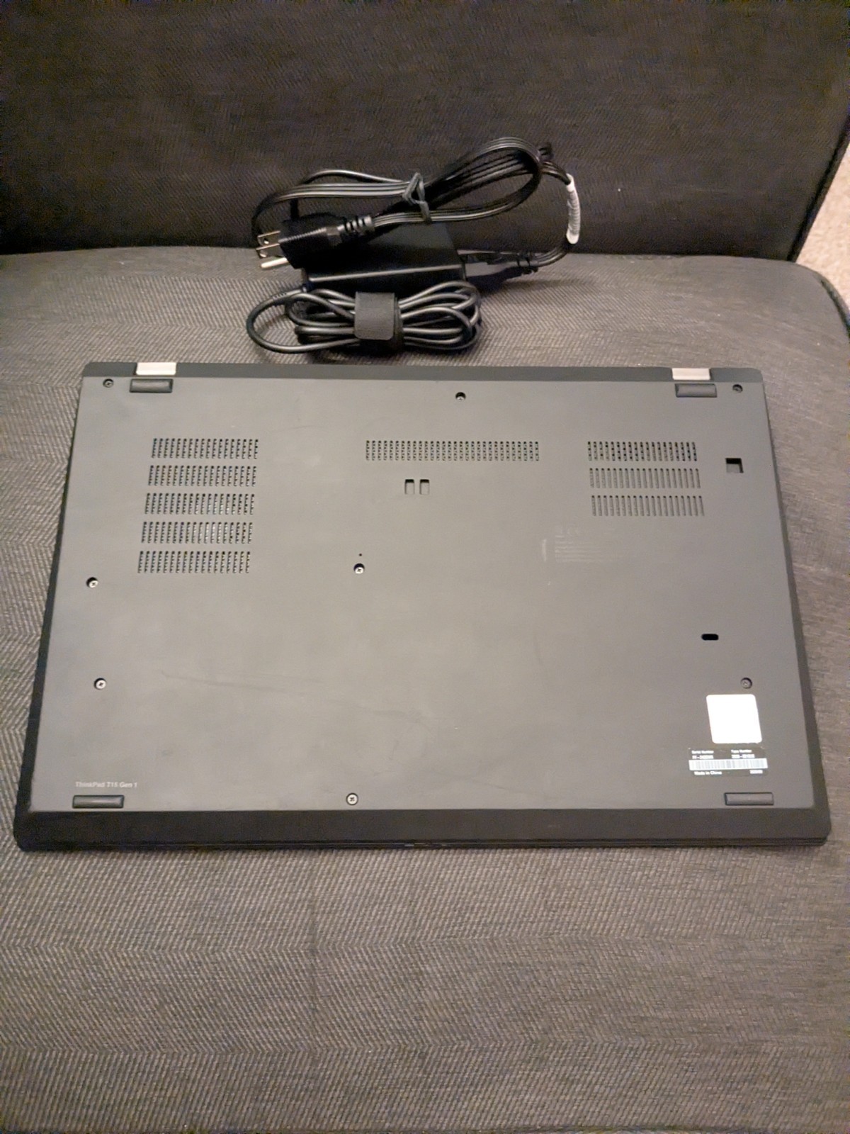 Lenovo ThinkPad T15 Gen 1 15.6″ I7-10510U 40GB & 256gb Nvme. Removable Ram. Win