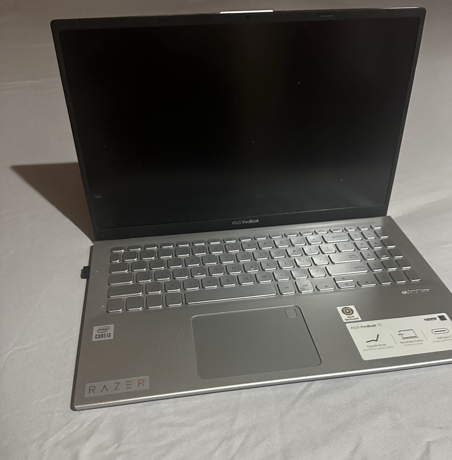 Laptop ASUS VivoBook 15 – i3 10ª Gen / 12GB RAM / SSD / Windows 11 Pro