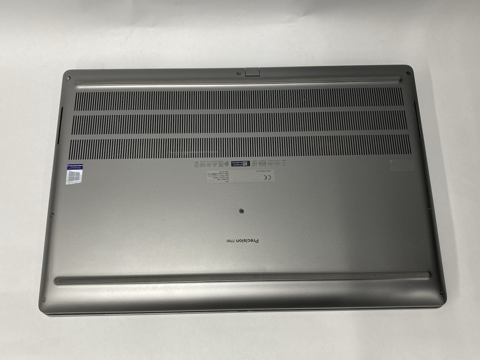 Dell Precision 7750 – Grade B – FHD – i7-10850H – 32GB – 512SSD – W11P
