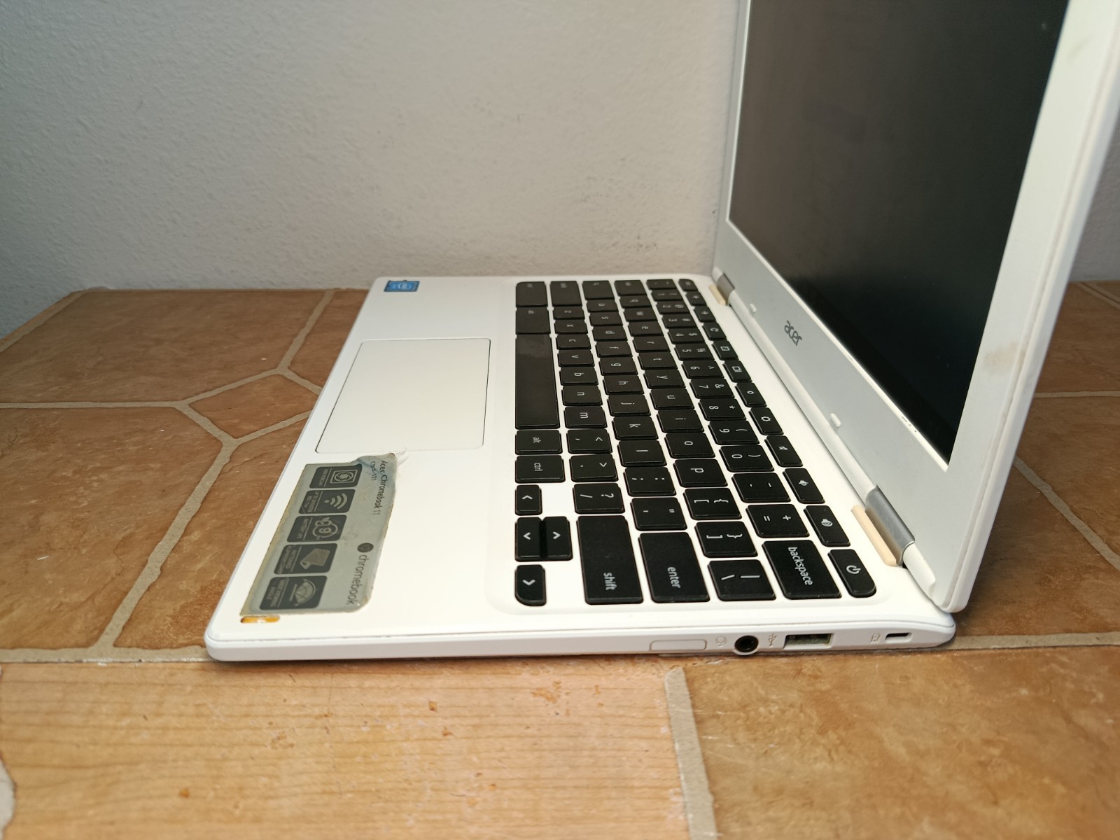 ACER Chromebook CB3-131 N15Q10 w/ Power Adapter Charger White