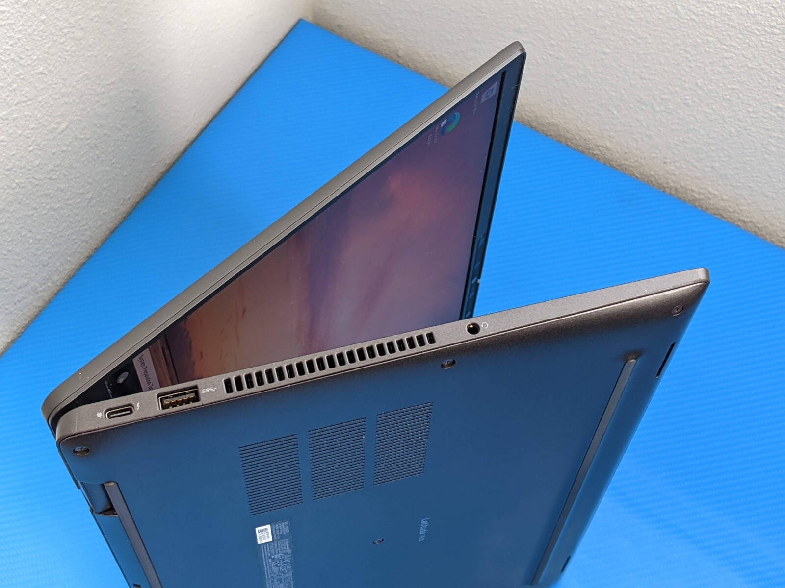 Dell Latitude 7520 15.6″UHD i7-1165G7 2.8GHz 16GB 512GB SSD WRTY-10/2026 +PowAd