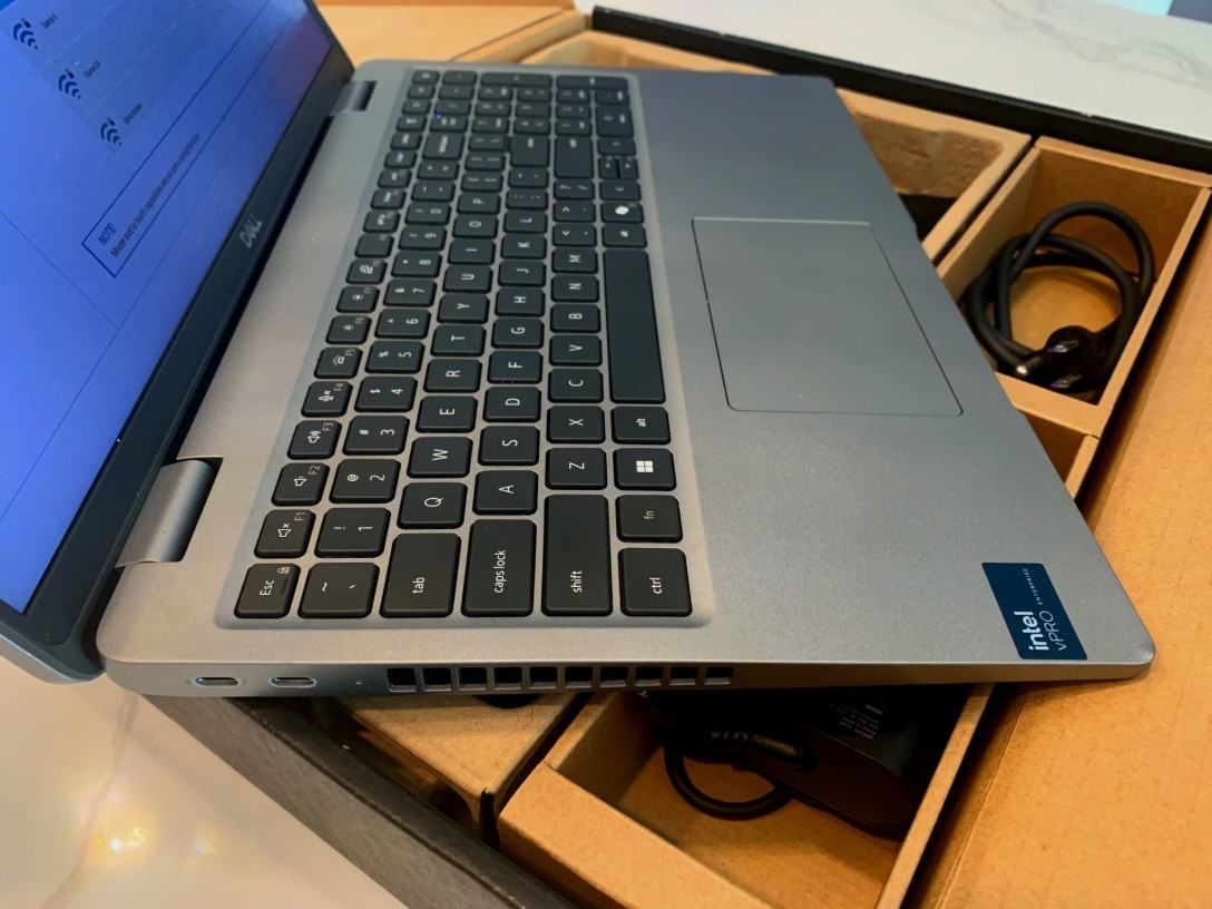 DELL LATITUDE 5550 INTEL CORE ULTRA 7 165H 16GB DDR5 512GB NO OS INSTALLED!!!