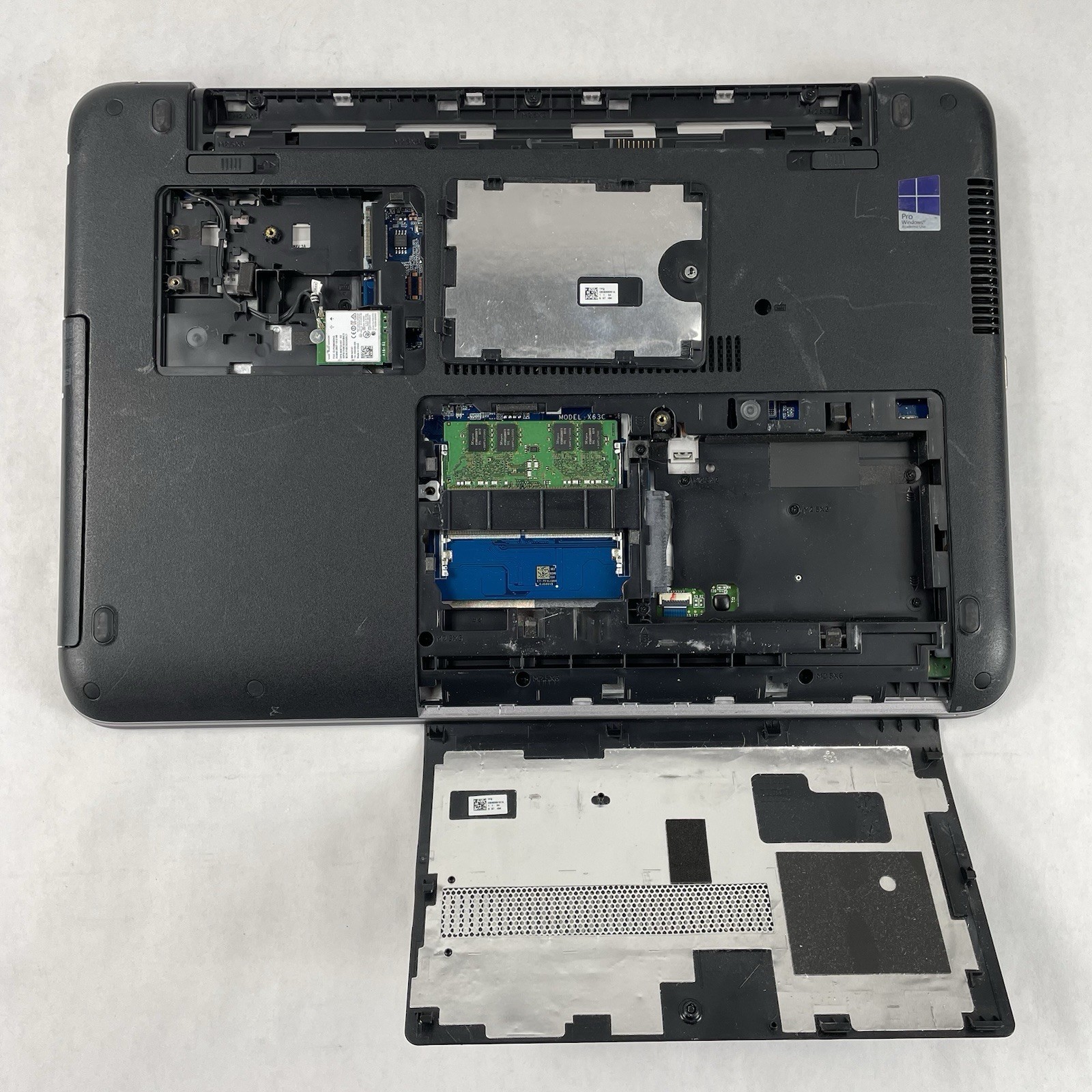 HP ProBook 450 G3 15.6″ i5-6200U 2.30 GHz 4 GB RAM No SSD No OS No Batt READ