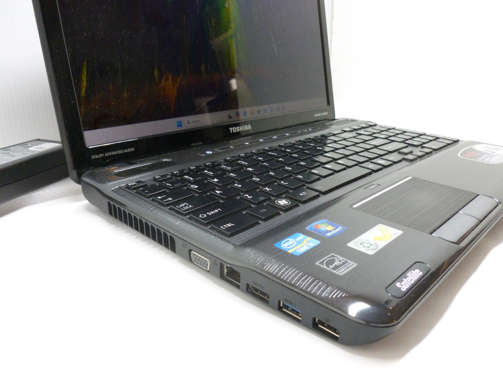 Toshiba Satellite P755 W11H 15.6″ Core i3 2330M 6g 120gb SSD WIFI AC no batt