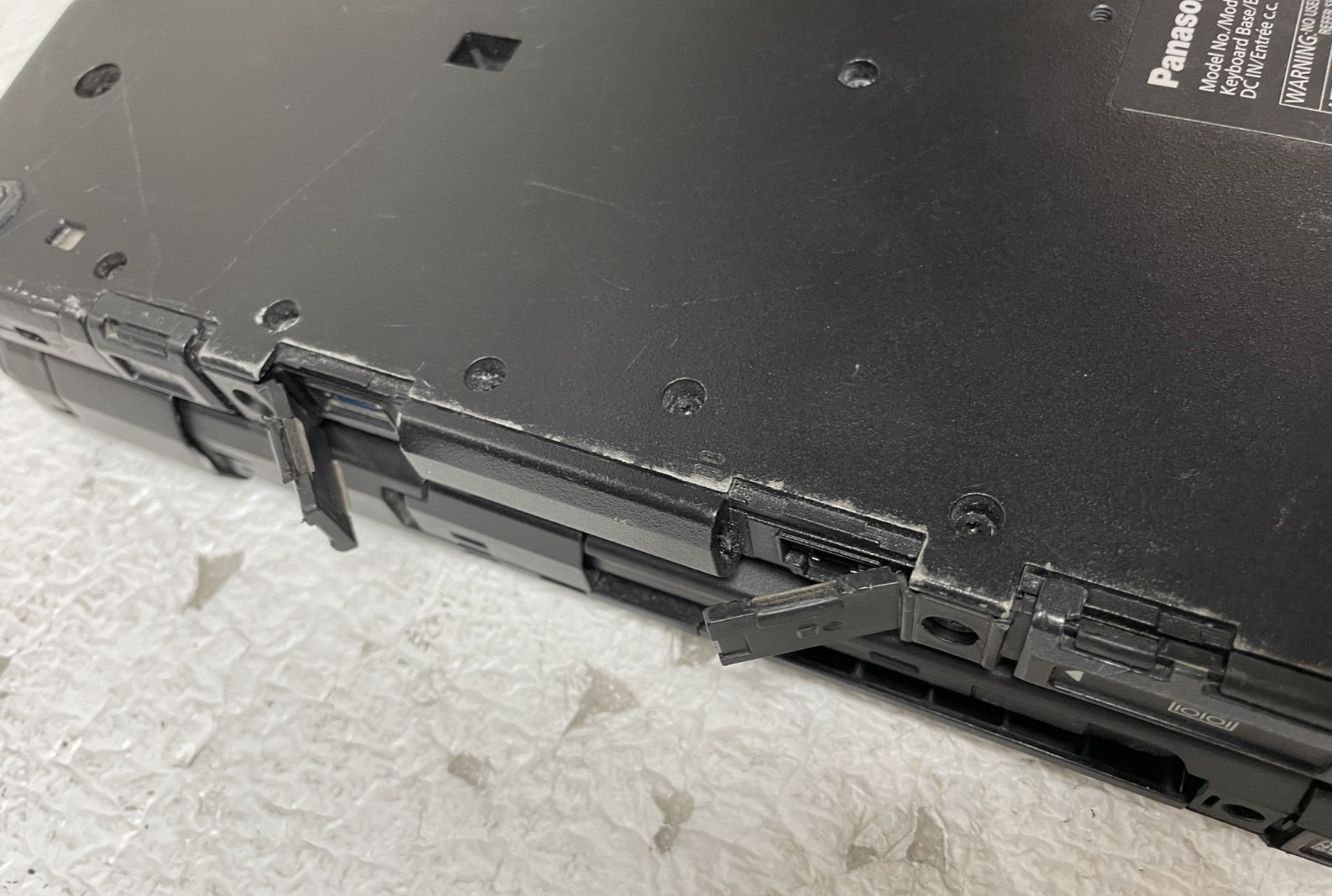 Panasonic ToughBook CF-33 i5-7300U 2.60GHz 8GB RAM 256GB SSD 2Battery No OS READ