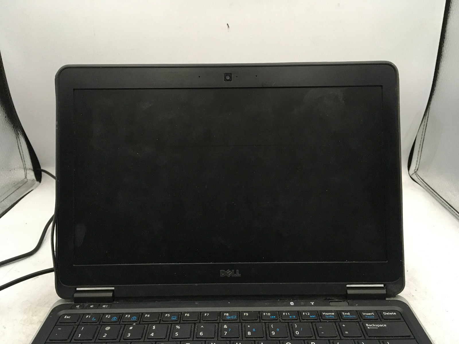 DELL LATITUDE E7240 – FOR PARTS/NO POWER – INTEL I5 4310U – NO RAM -READ DESC-BB