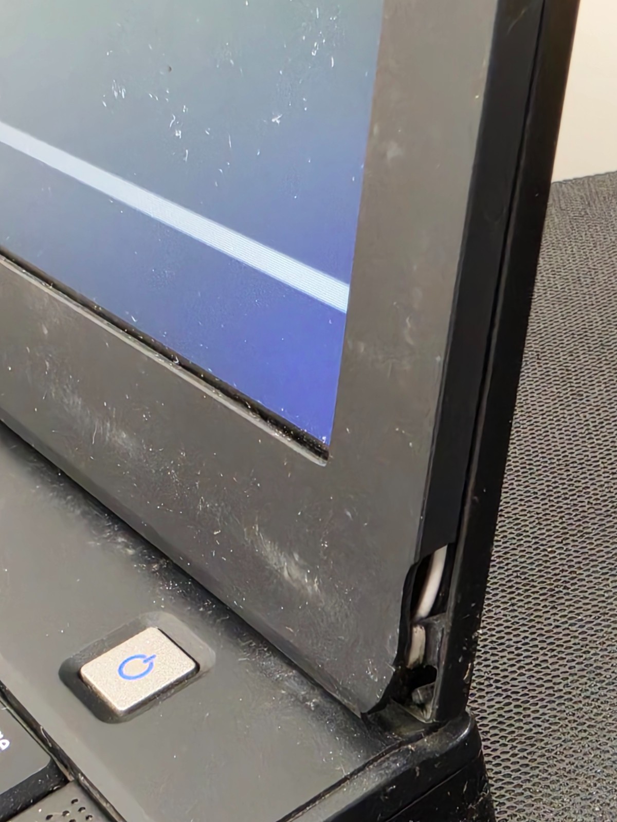 Dell Latitude E6400 Series Core 2 Duo HD N-T 2GB Ram No HDD or SSD No OS AS-IS
