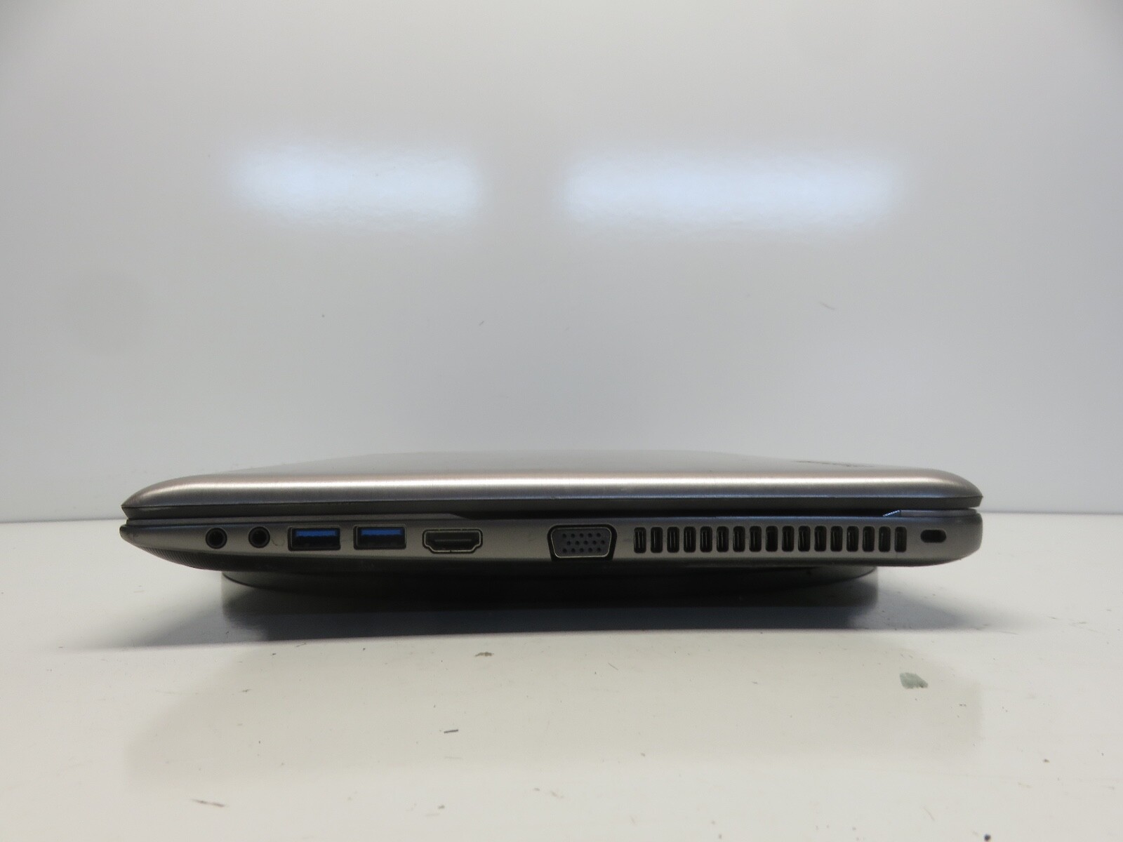 Toshiba Satellite P55T-a5118 Intel Core i7-4500U 1.8GHz 8 GB NO HDD No Batt