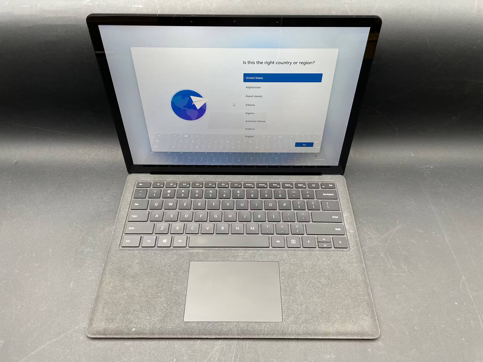 Microsoft Surface Laptop 2 Used 13.5″ (i7-8650U-16GB-512GB NVMe)