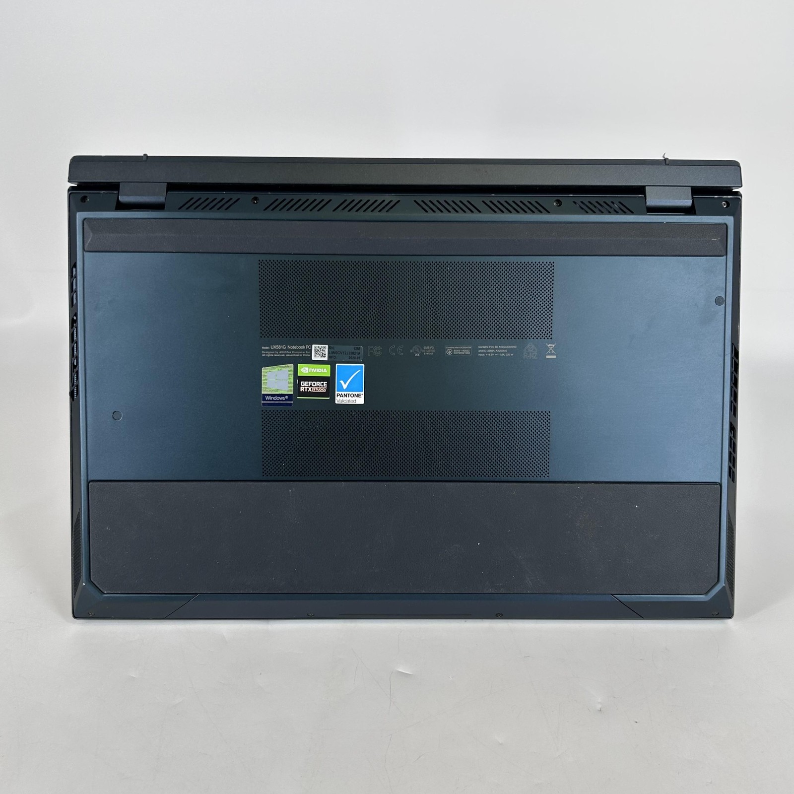 Asus Zenbook Pro Duo 15 4K TOUCH 2.4 GHz i9-9980HK 32GB 1TB SSD RTX 2060 Good