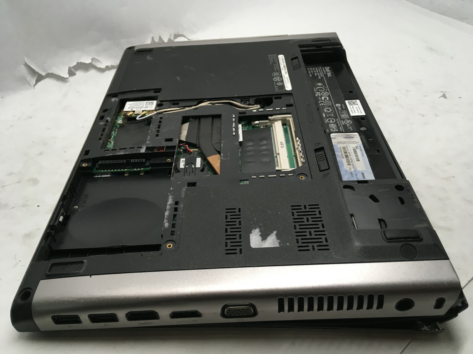 Dell Vostro 3400 14″ Intel Core i5 Laptop For Parts Broken LCD Screen NO HDD JR