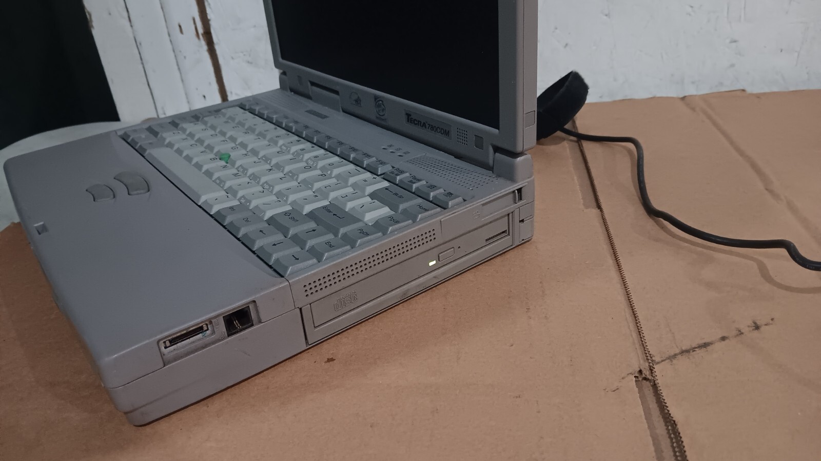 Vintage Retro Toshiba Tecra 780CDM Laptop Intel P2 @ 266 MHz 13.3″ LCD Screen CD