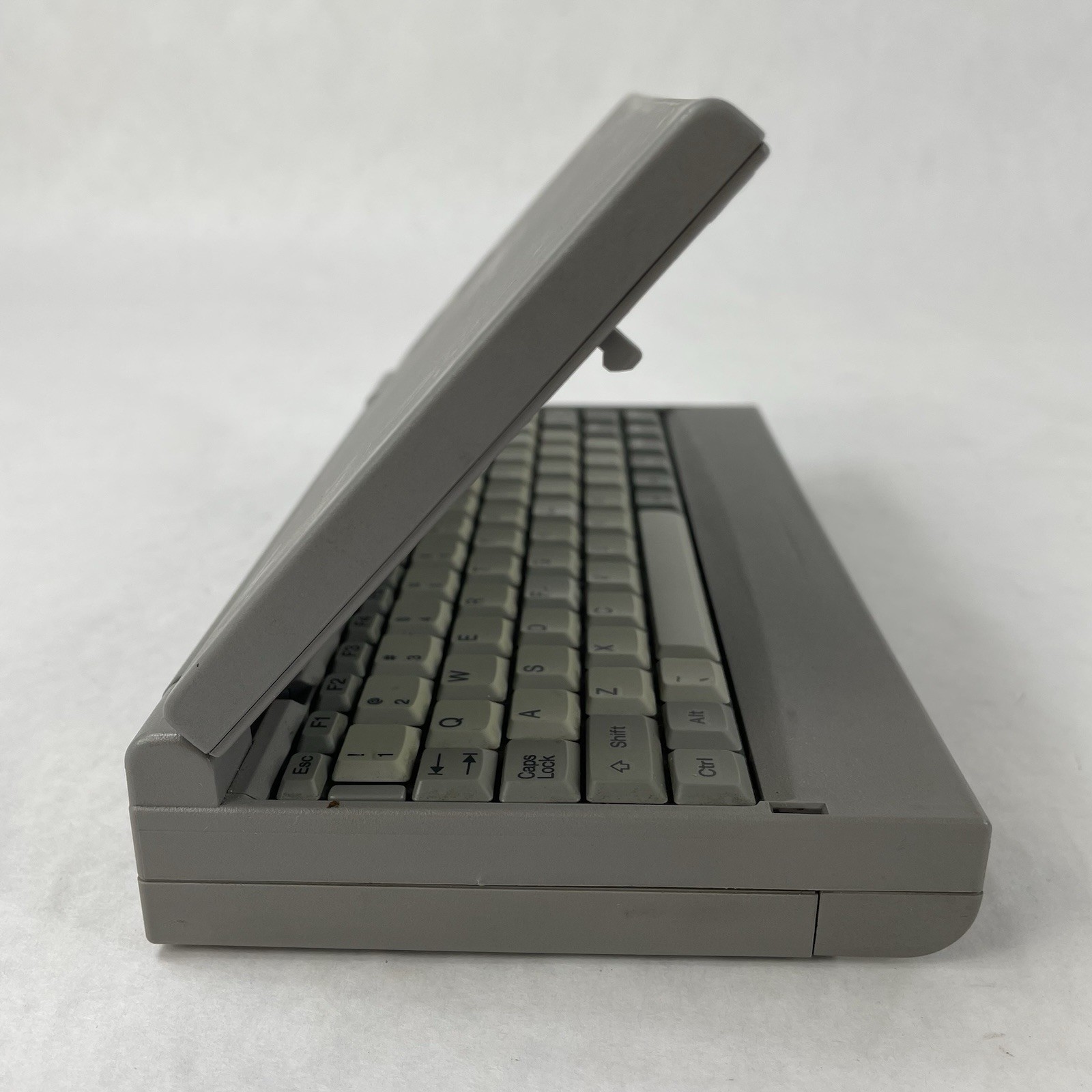 Toshiba Libretto 50 ct 6″ Intel Pentium 16 MB RAM No HDD/OS/AC/Battery – READ