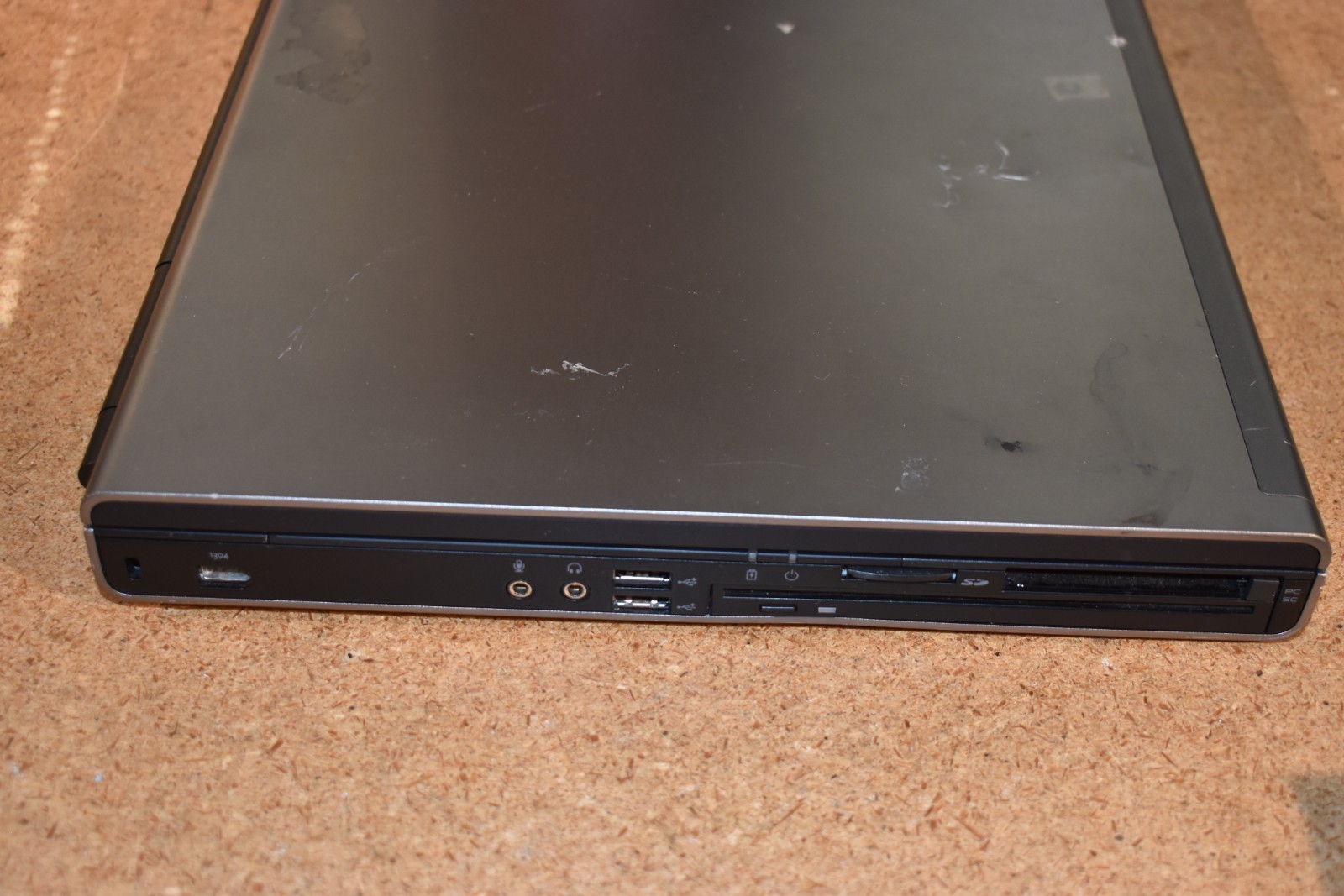 Dell Precision M6400 17″ Windows XP Pro 32-bit T9900 3.06GHz SSD AMD FirePro