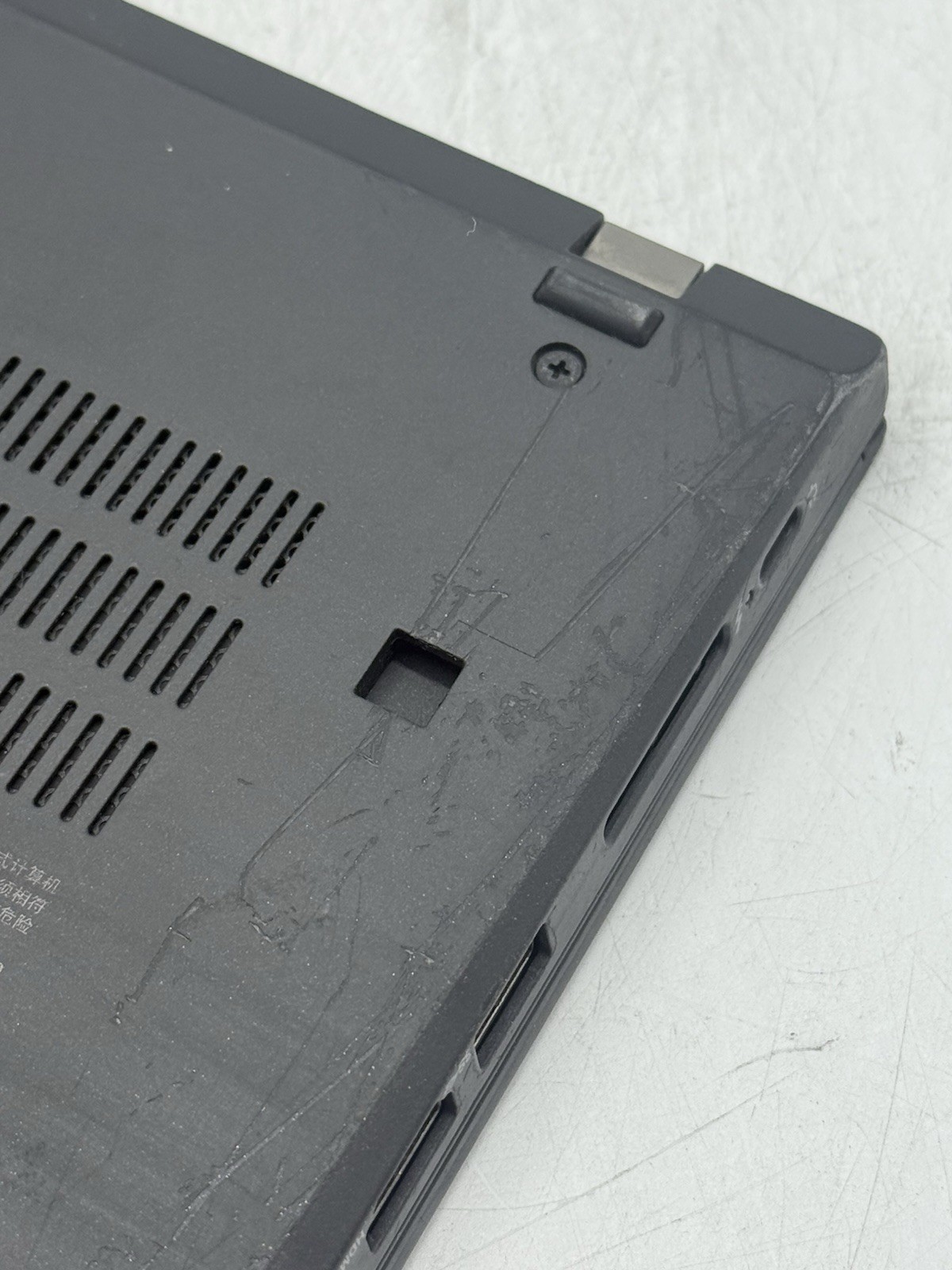 Lenovo ThinkPad T490 14″ FHD i5-8365U 8GB RAM 256GB NVMe Win11P