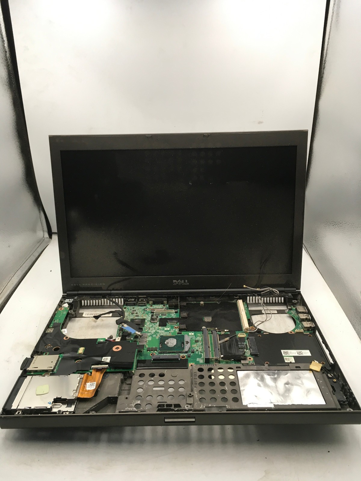 DELL PRECISION M6600 – FOR PARTS/MISSING PARTS – INTEL I5 2ND GEN – NO RAM – BB!