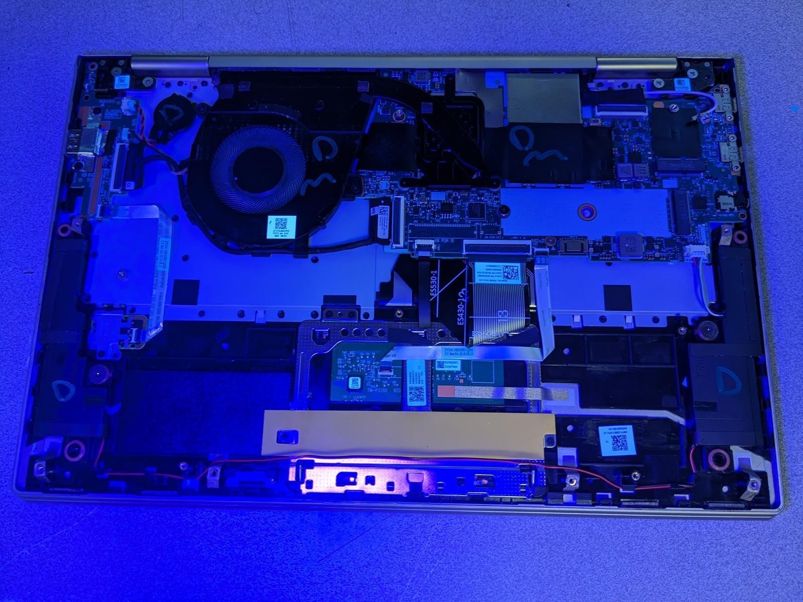 LENOVO YOGA C740-14IML i5-10210U @ 1.60GHz, 4GB RAM, NO HDD/OS – (FOR PARTS)