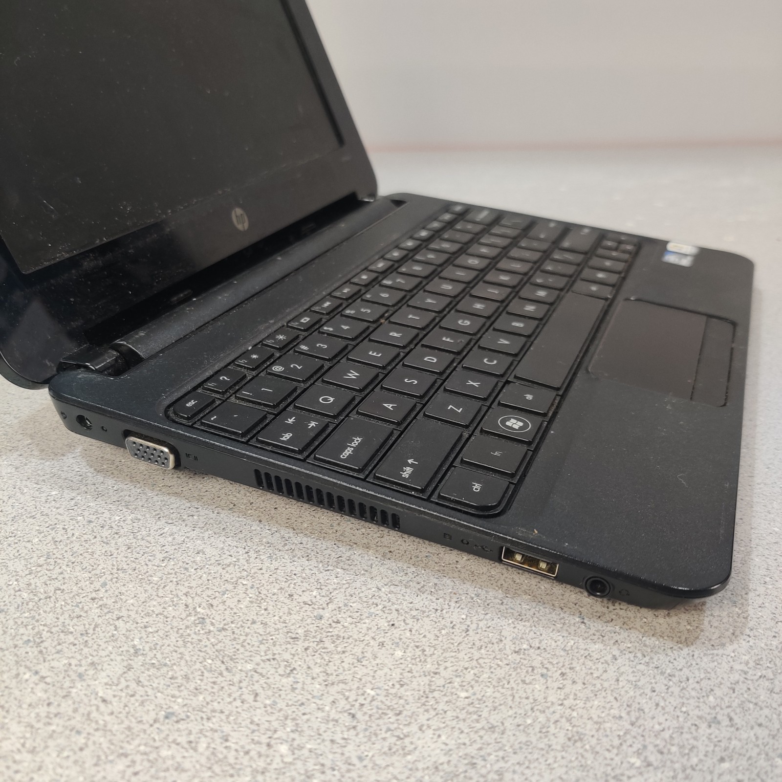 TESTED – HP Mini 110-3135DX – 10” Laptop – NEEDS NEW BATTERY & CHARGER