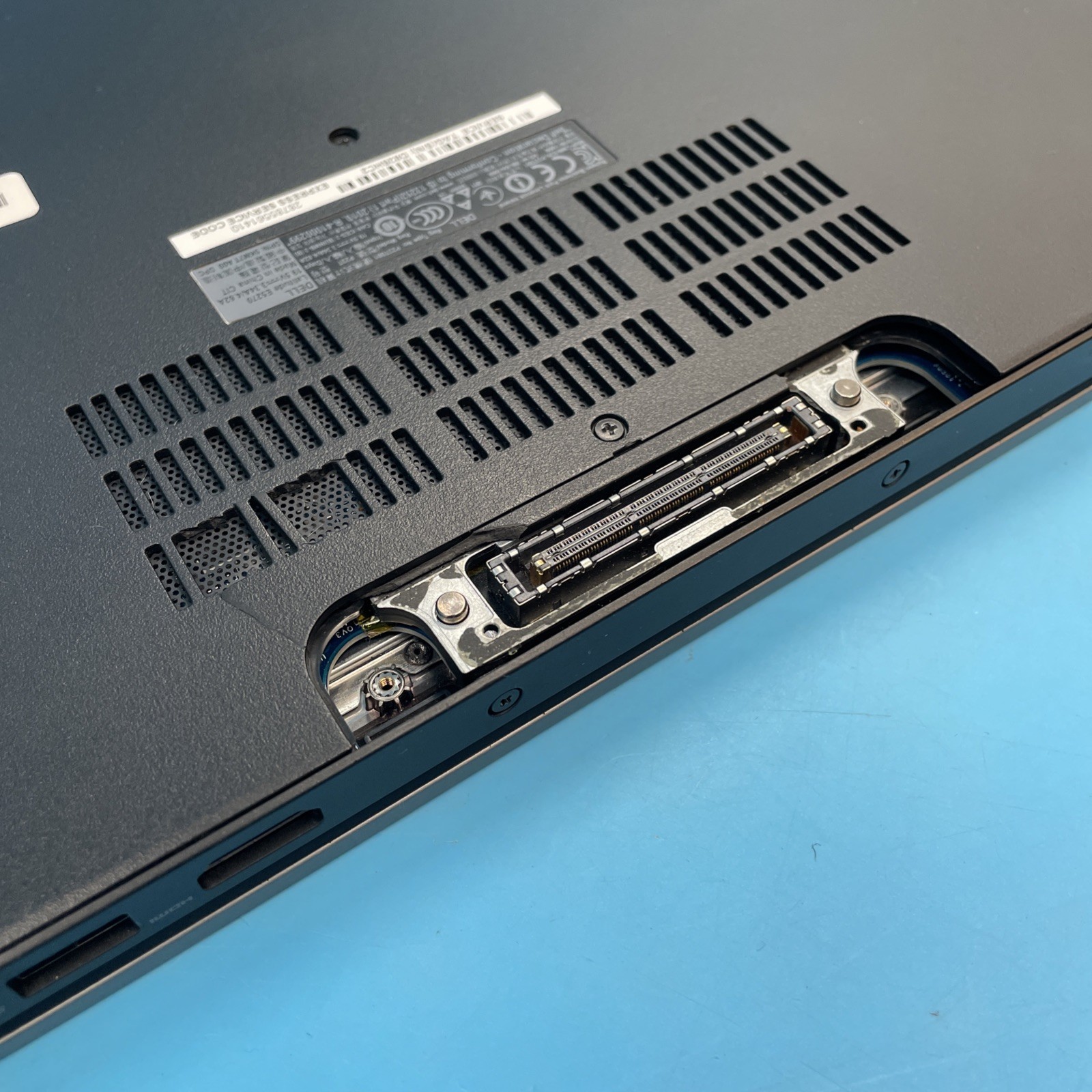 (LOT OF 12) Dell Latitudes | i5-6300U | 8GB RAM | NO DRIVE* | NO OS/BATT***READ*