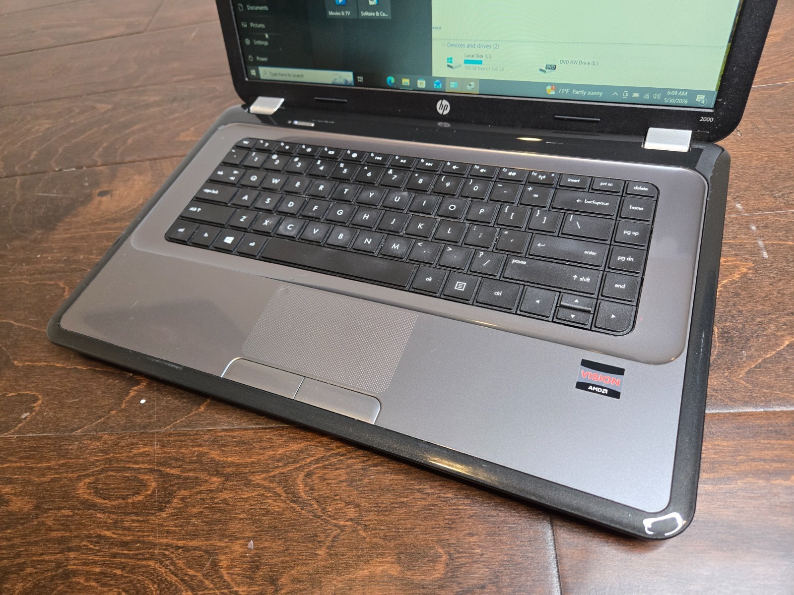 HP 2000 Notebook PC Laptop AMD E-300 1.30GHz 4GB 160GB Radeon Win 10 Pro