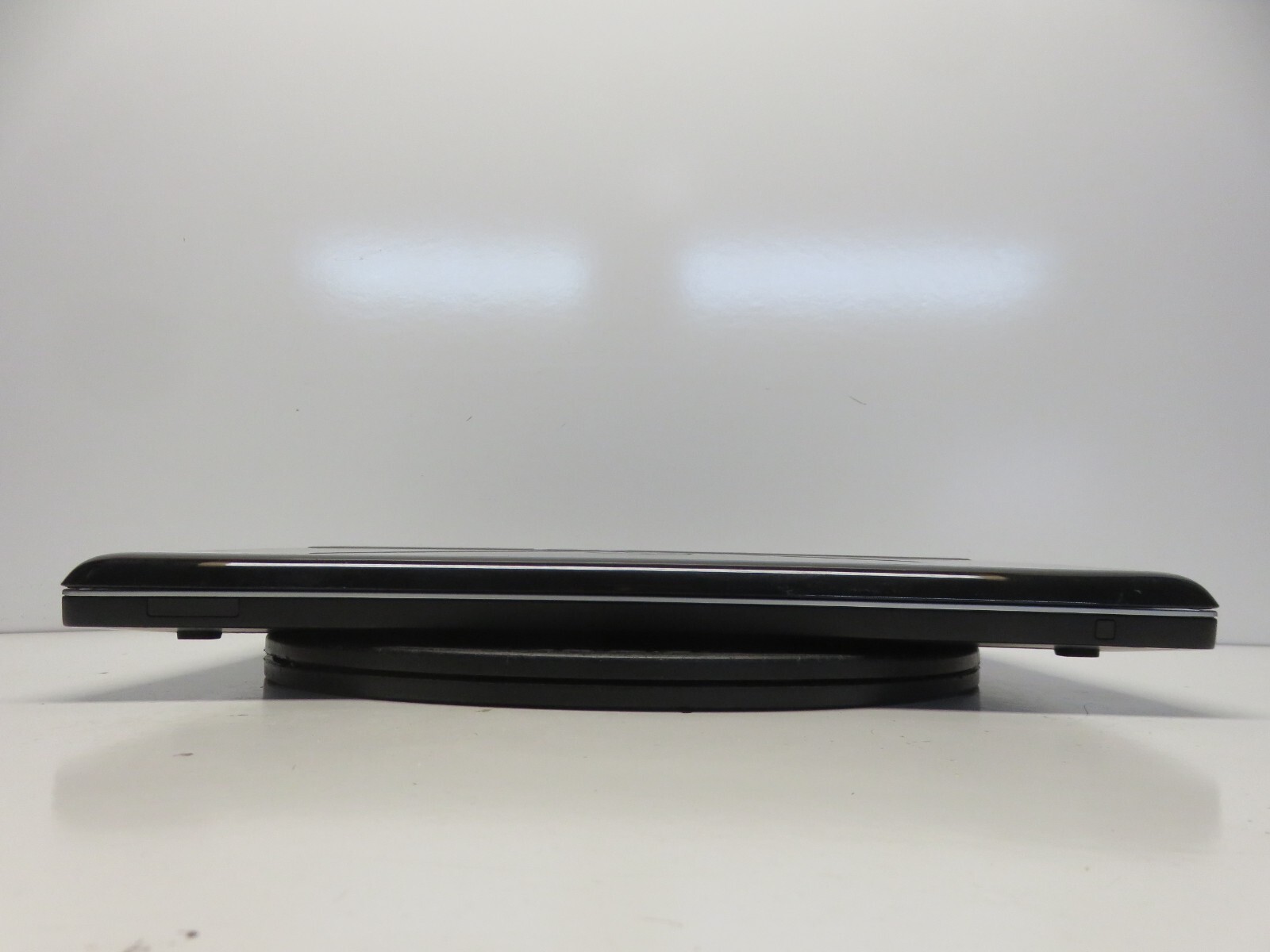 Dell Studio XPS 1647 Intel Core i5 M520 2.4GHz 4 GB NO HDD No Batt READ