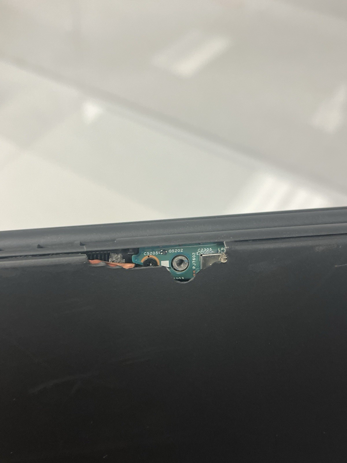 Lenovo X1 Yoga 2nd Gen i7-7600U 2.80GHz 8GB RAM NO SSD NO OS