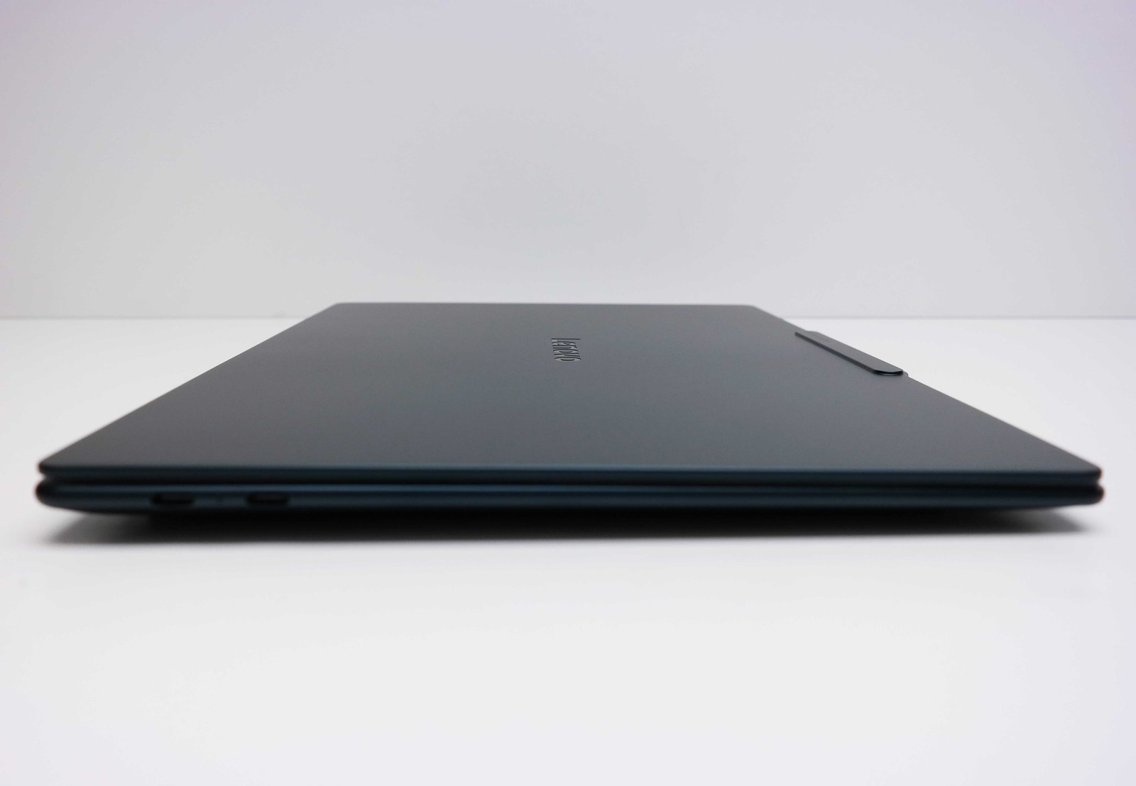 Lenovo Yoga Slim 7x 14.5″ Snapdragon X Elite 16GB 512GB SSD Blue