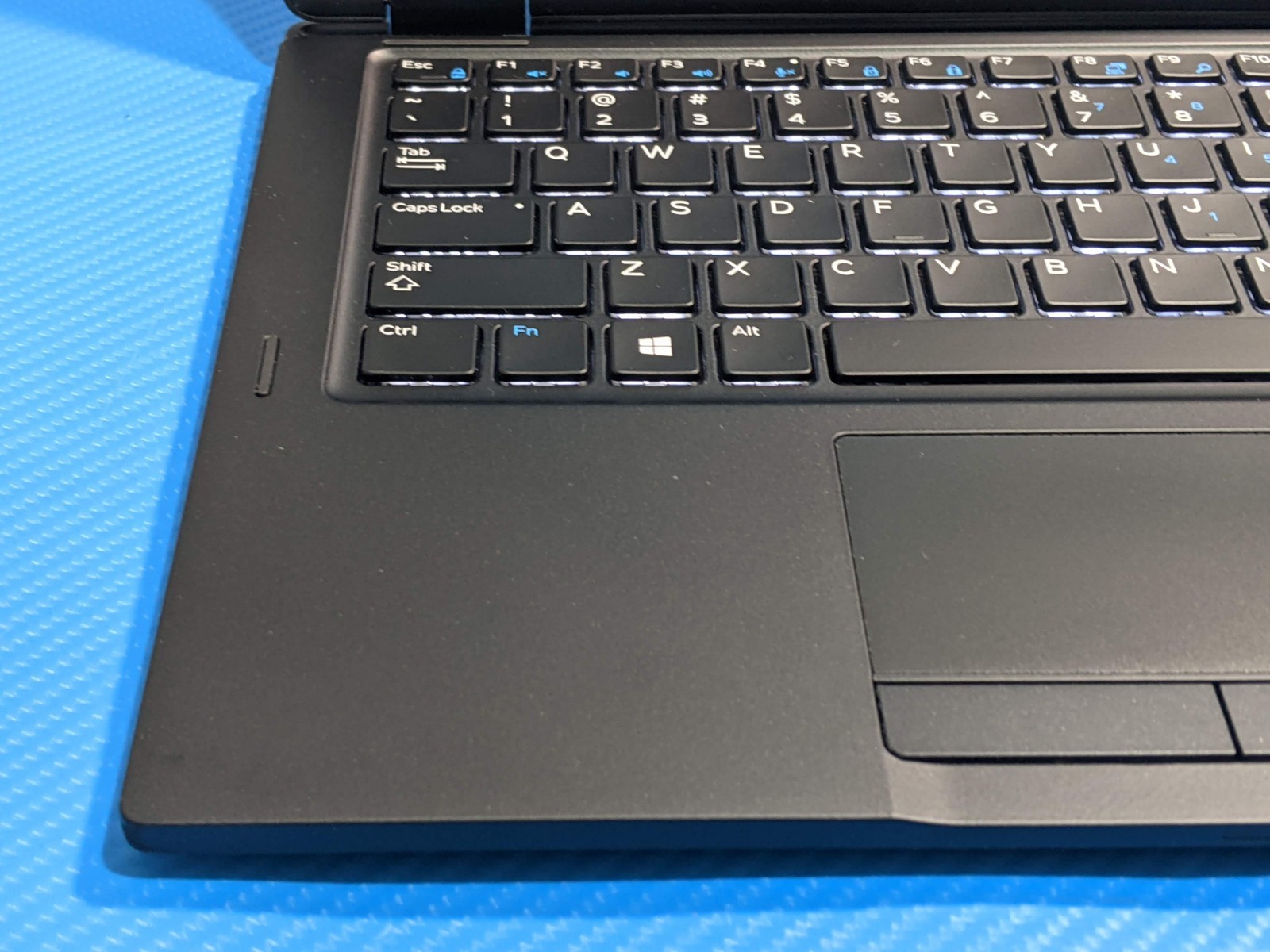 Dell Latitude 7390 2n1 13.3″ FHD TOUCH i7-8650U 1.9GHz 16GB 512GB SSD W11P +PA