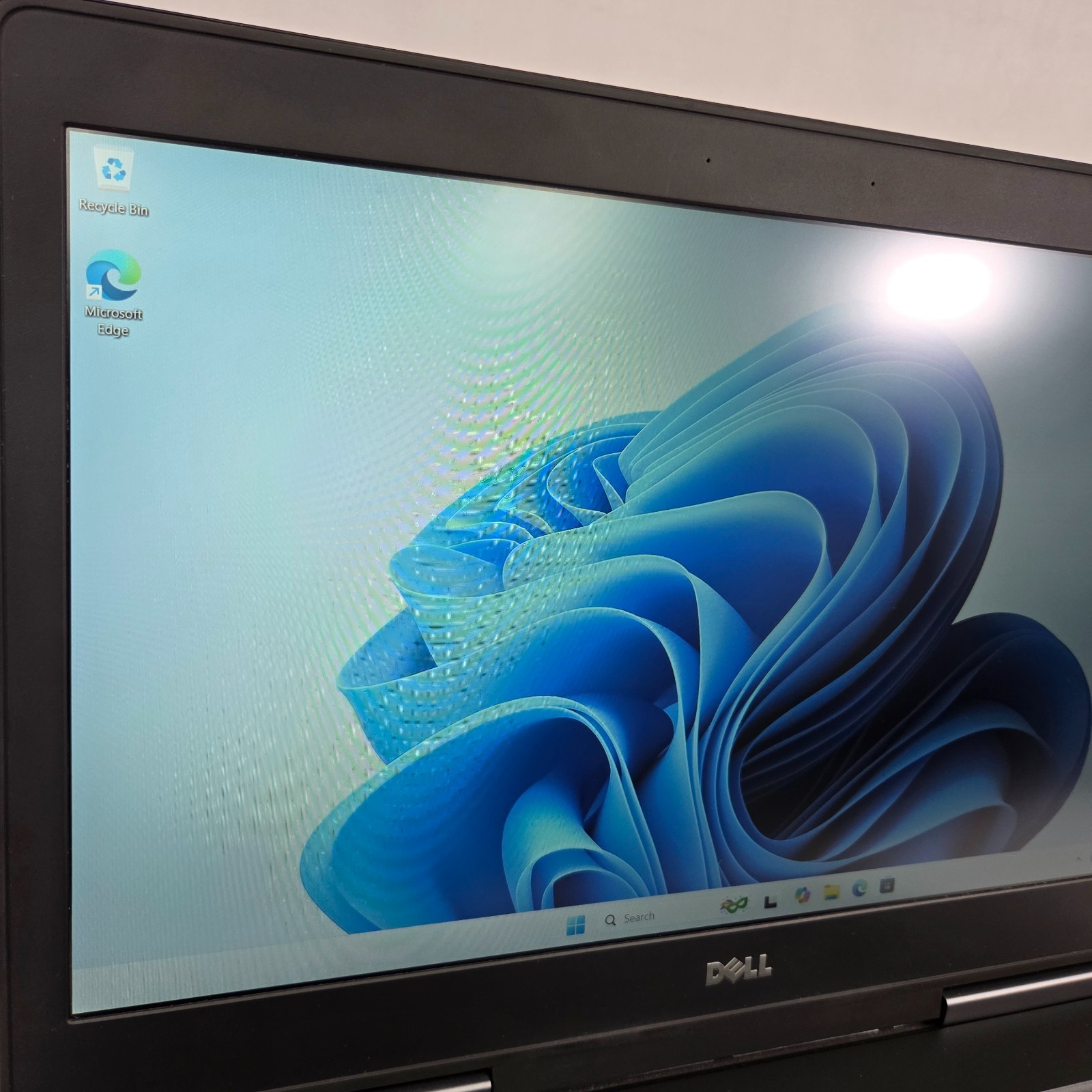 Dell Precision 7510 Laptop i7‑6820HQ 16GB 256GB SSD AMD RADEON R9 M375X Win11