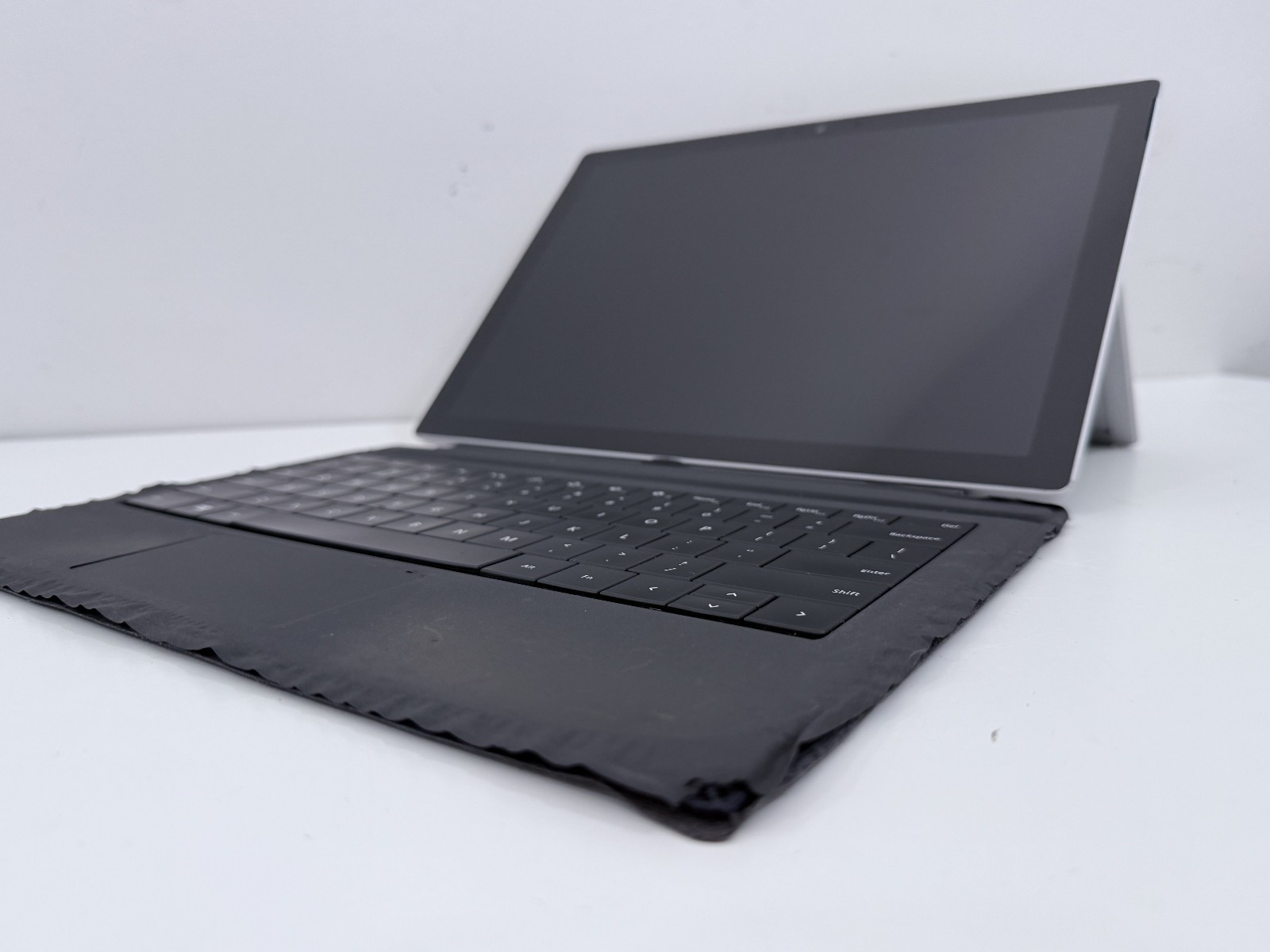 Microsoft Surface Pro 5 i7-7660U CPU @ 2.50GHz8 GB RAM 256 GB Win 10 Pro KB issu