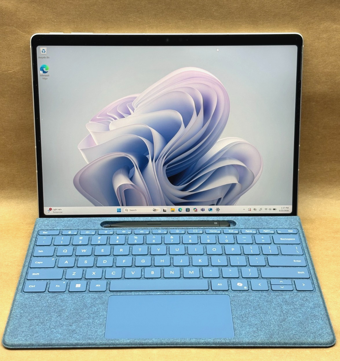 Microsoft Surface Pro 10 5G Intel Core Ultra5 135U 16GB RAM 1.86TB SSD Tablet