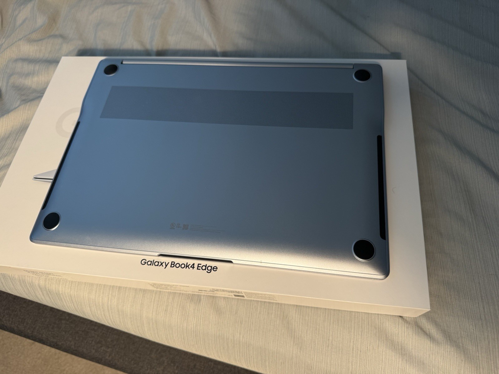 Samsung Galaxy Book4 Edge 16″ Snapdragon 16GB RAM Win11 Blue AI PC