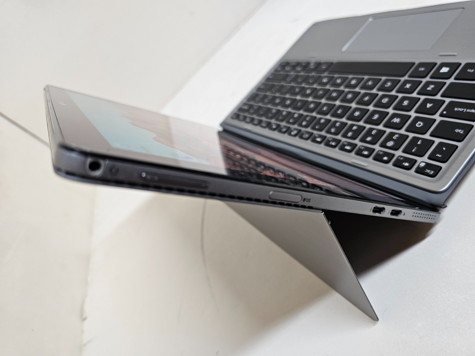 Dell Latitude 7200 Tablet – 1.9 GHz i7-8665U 16GB 256GB 12.3″ Touchscreen – SP1