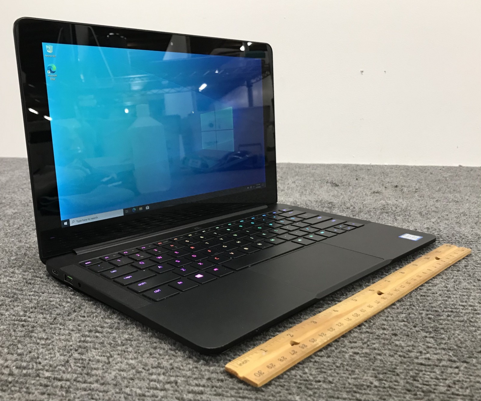 Razer Blade Stealth 2K 12.5″ Touchscreen i7-7700U 16GB RAM 256GB NVMe, As Is