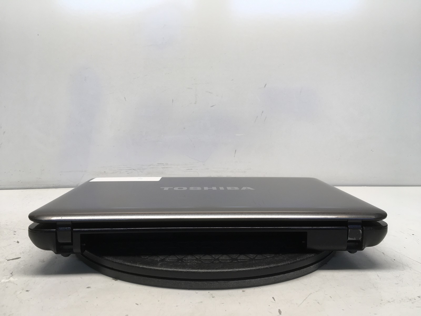 Toshiba Satellite L645D-S4030 AMD Turion II P520 2.3GHz 4 GB NO HDD No Batt