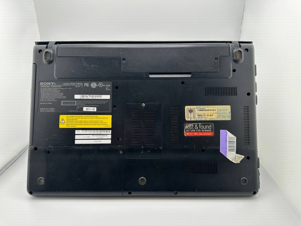 Sony VAIO PCG-71912L 15.5″ Laptop w/ Charger – For Parts 035-2