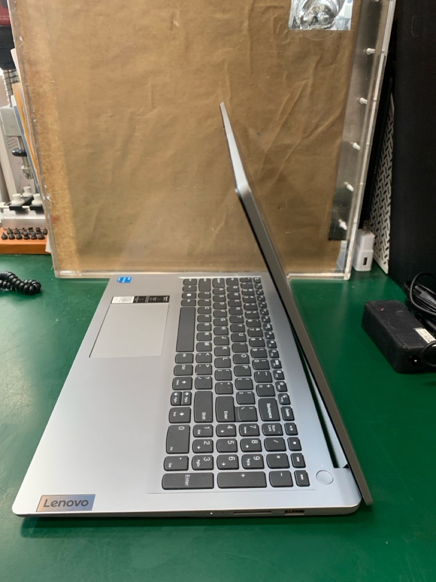 LENOVO IDEAPAD 1 – 15.6″ INTEL SILVER 8GB RAM 256GB SSD. (E10050117)