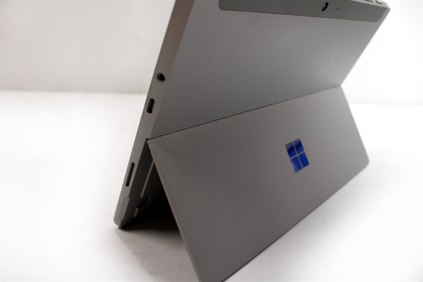 Microsoft Surface Go 10″ Tablet Pentium 4415Y 8GB RAM 128GB SSD Windows 11 Pro