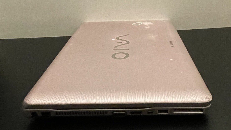 Sony VAIO PCG-7184L 15.6″ Laptop Pink With Black Base “READ”