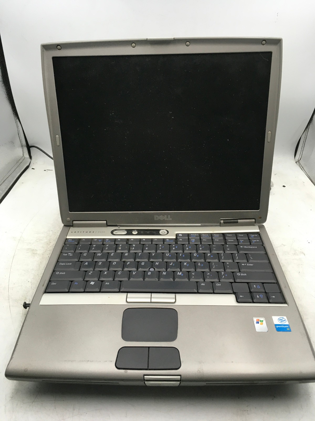 DELL LATITUDE D600 – FOR PARTS/REPAIR – INTEL PENTIUM M – NO RAM – READ DESC -BB