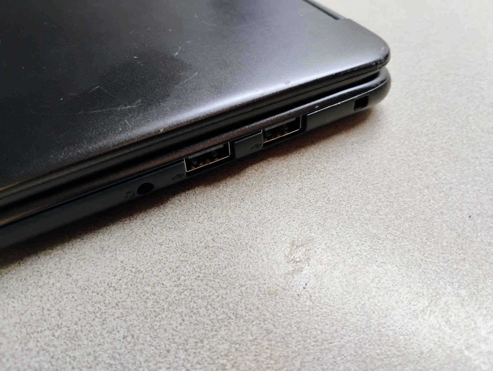 DELL INSPIRON PC Laptop /Tablet 2 in 1 Touch Scree , 5 CORES 2C ,216 m, 8gb ram