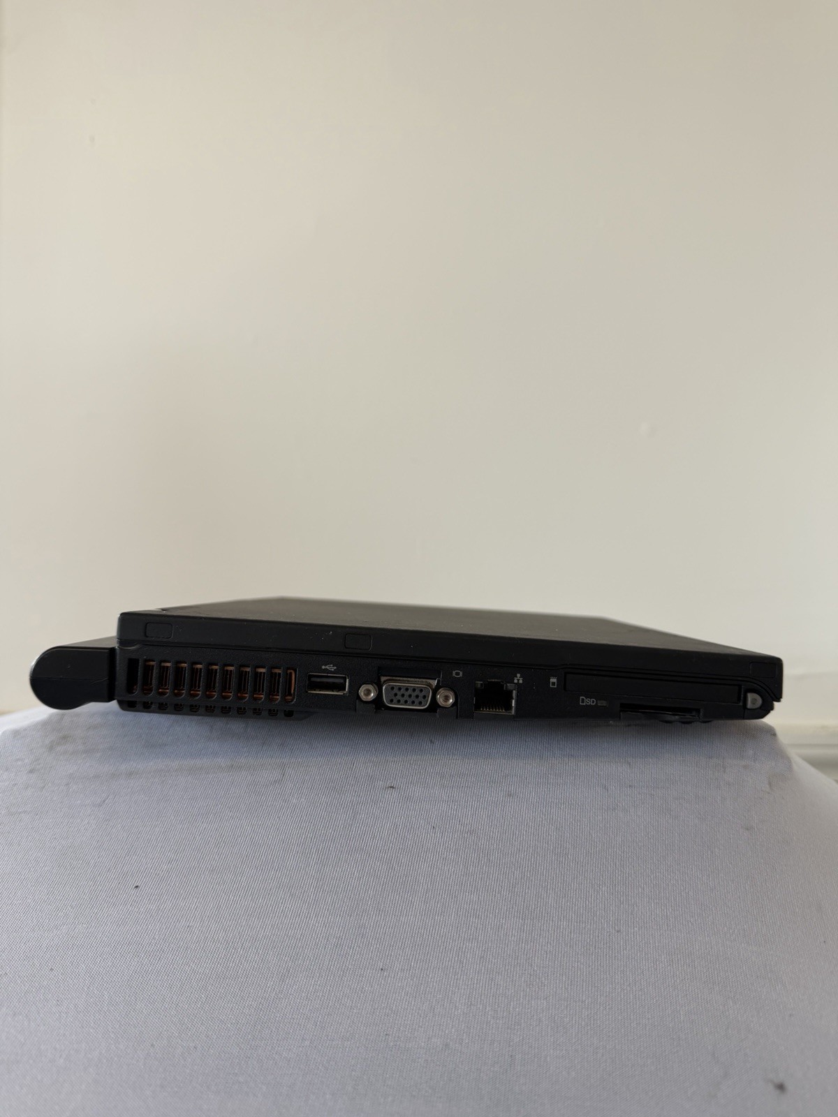 IBM Thinkpad X60 Laptop – Good Screen – Intel Duo T2 400 – RAM 2 GB – Read Des