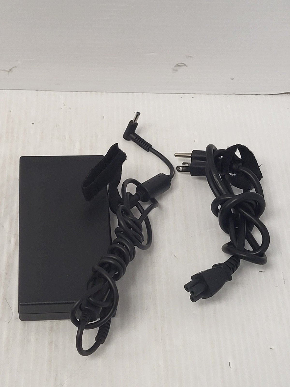 (N88291-1) Asus UM5500Q Laptop