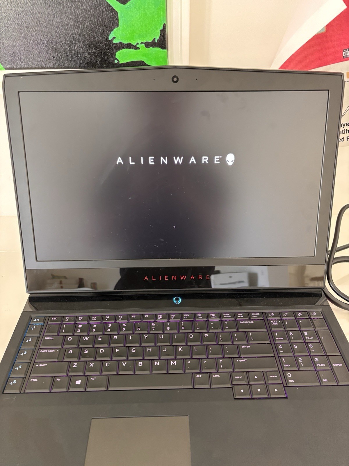 Alienware 17 R5 – i7-8750H – 16GB – GTX 1070 – 1TB HDD / 256GB SSD (CRCKD SCRN)