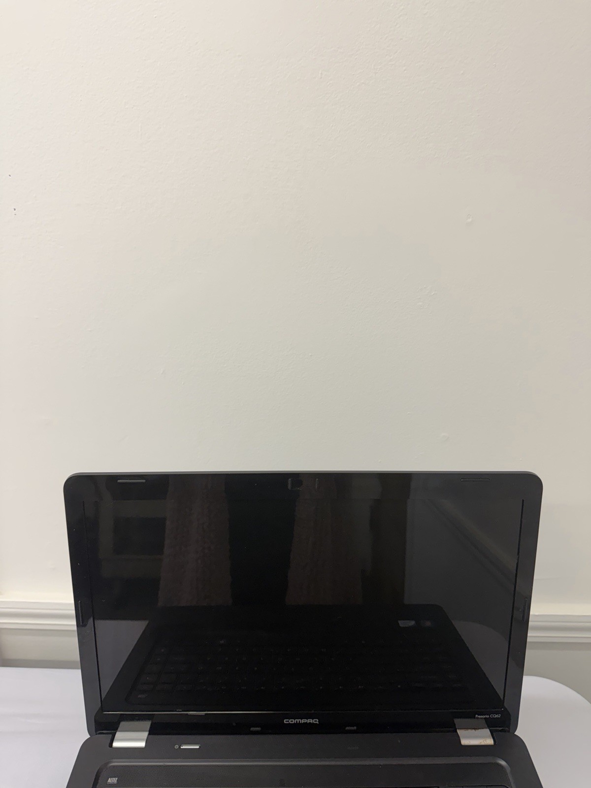 Compaq Presario CQ G2-219wm Laptop – Good Screen – Intel Celeron 900 – Read Desc