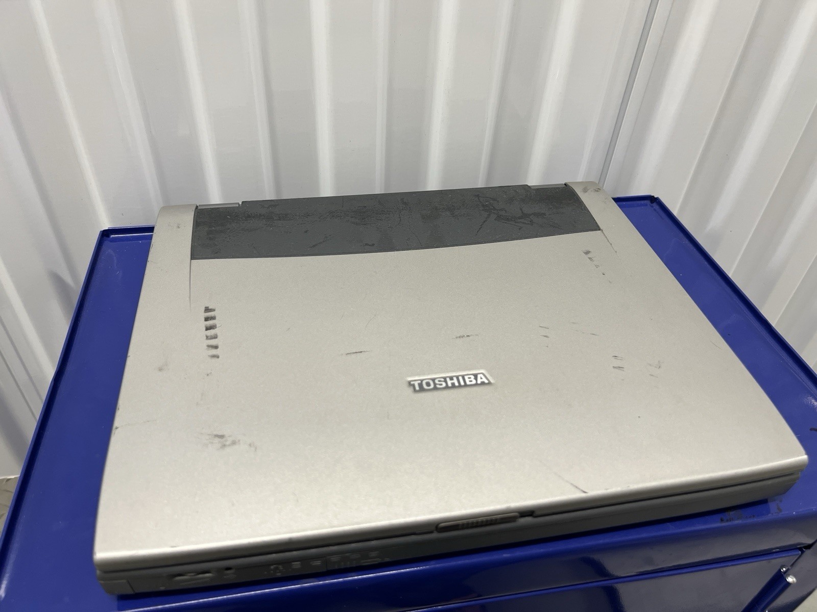 Toshiba Tecra 8100 14.1″ Pentium III Laptop – For Parts Untested