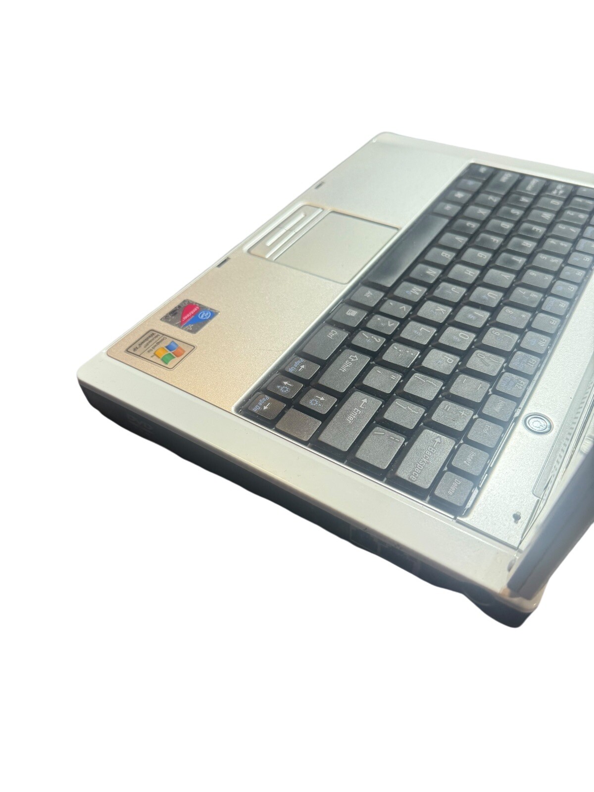Dell Inspiron 700m 12.3″ Intel Pentium M 745 1600 MHz 1 GB RAM 0 GB HDD