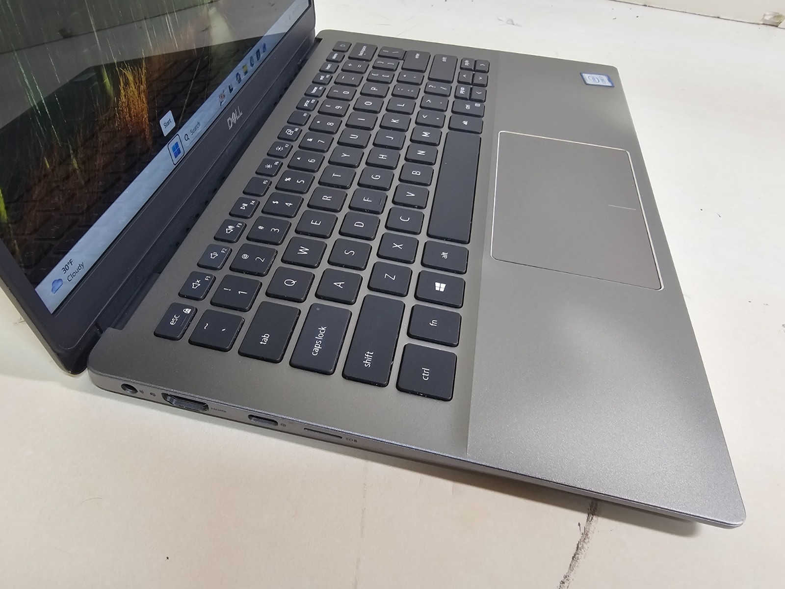 Dell Latitude 3301 Laptop – 1.8 GHz i7-8565U 8GB 256GB SSD Wi-Fi Cam 13.3″ – SP4