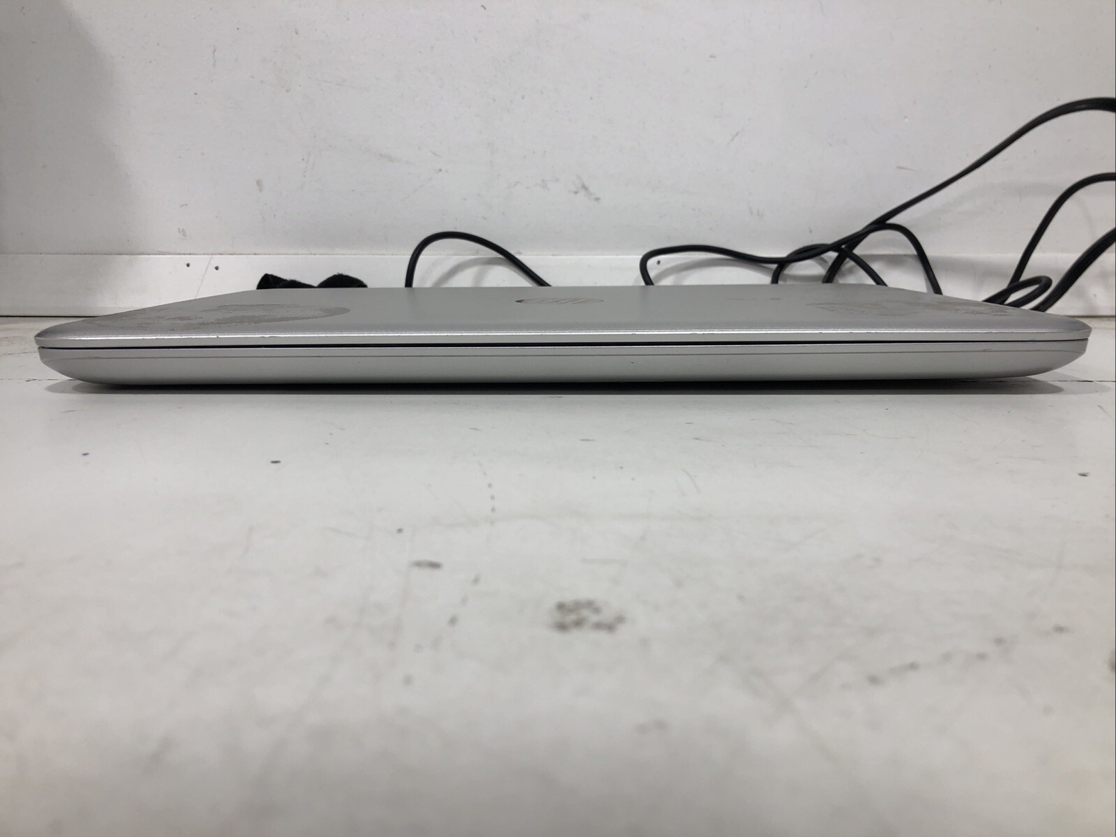 HP Pavilion 15 – 15″ 1366×768 – i7-4510U – 6GB – NO HDD – NO OS
